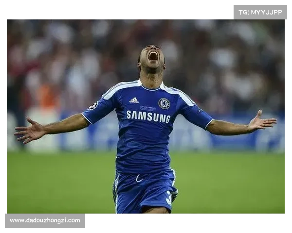 揭秘阿什利科尔的多面手技能从足球场到生活中的非凡表现